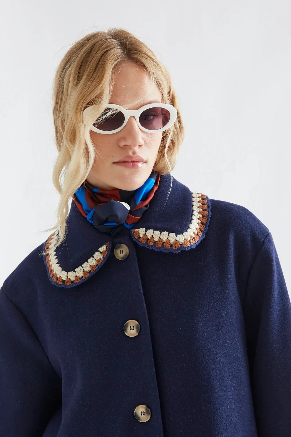 Fantastica navy blue coat with crochet-trimmed collar and gold buttons