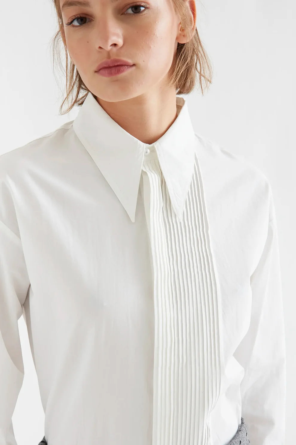 Fantastica Caroline Shirt in white with pleated bib front and pointed collar