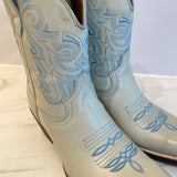 The Jax Boot -White/Light Blue