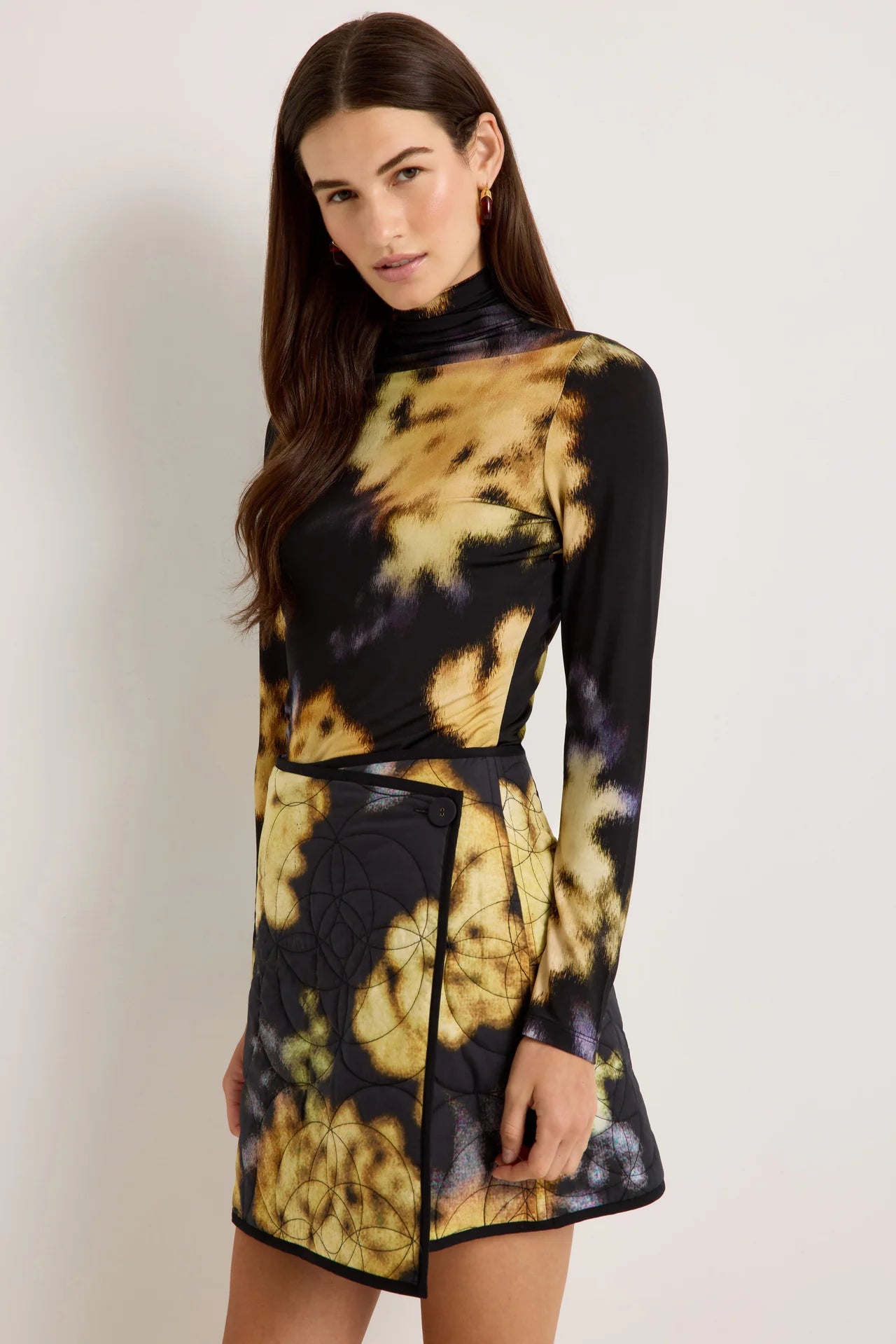 Long-sleeve turtleneck top in black and gold tie-dye floral knit print